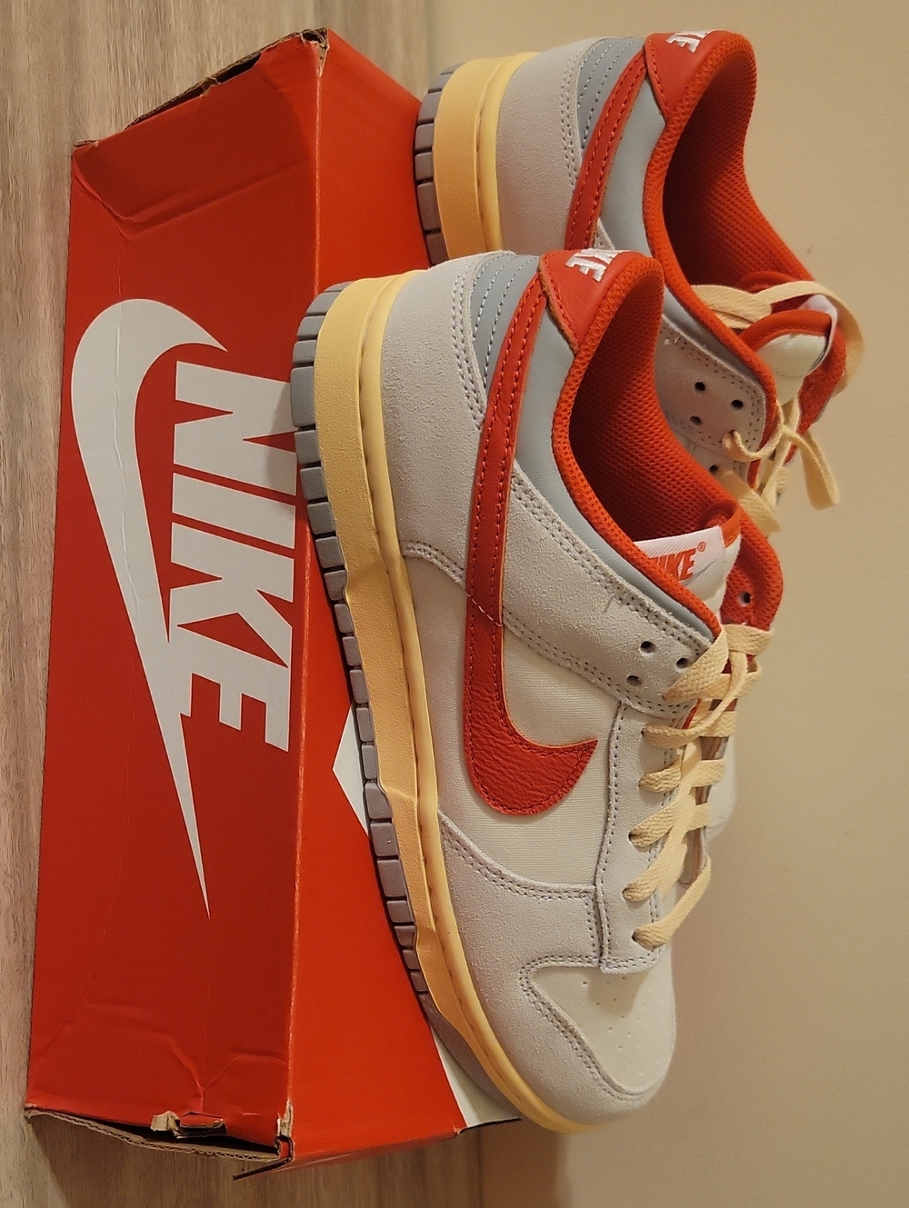 Nike Men’s DUNK LOW SAIL/PICANTE RED PHOTON DUST 8.5